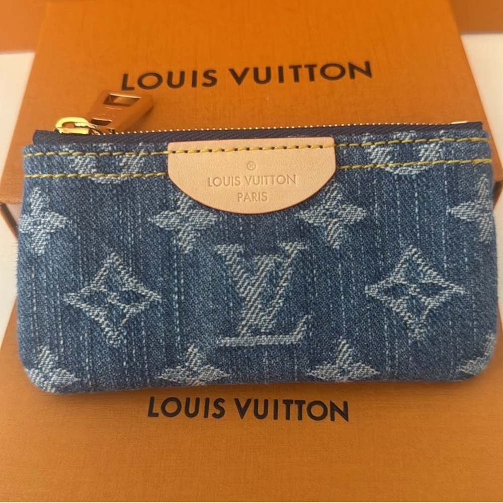 NWT LIMITED EDITION DENIM LOUIS VUITTON KEY POUCH - FULL SET - Picture 2 of 5